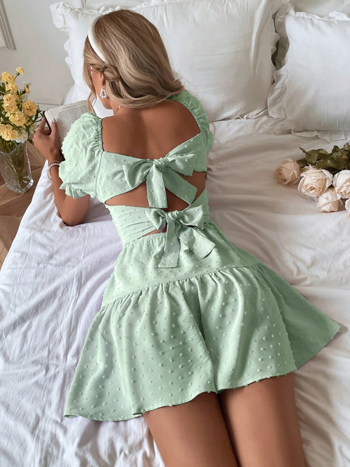Vestido de Bolinhas com Babado