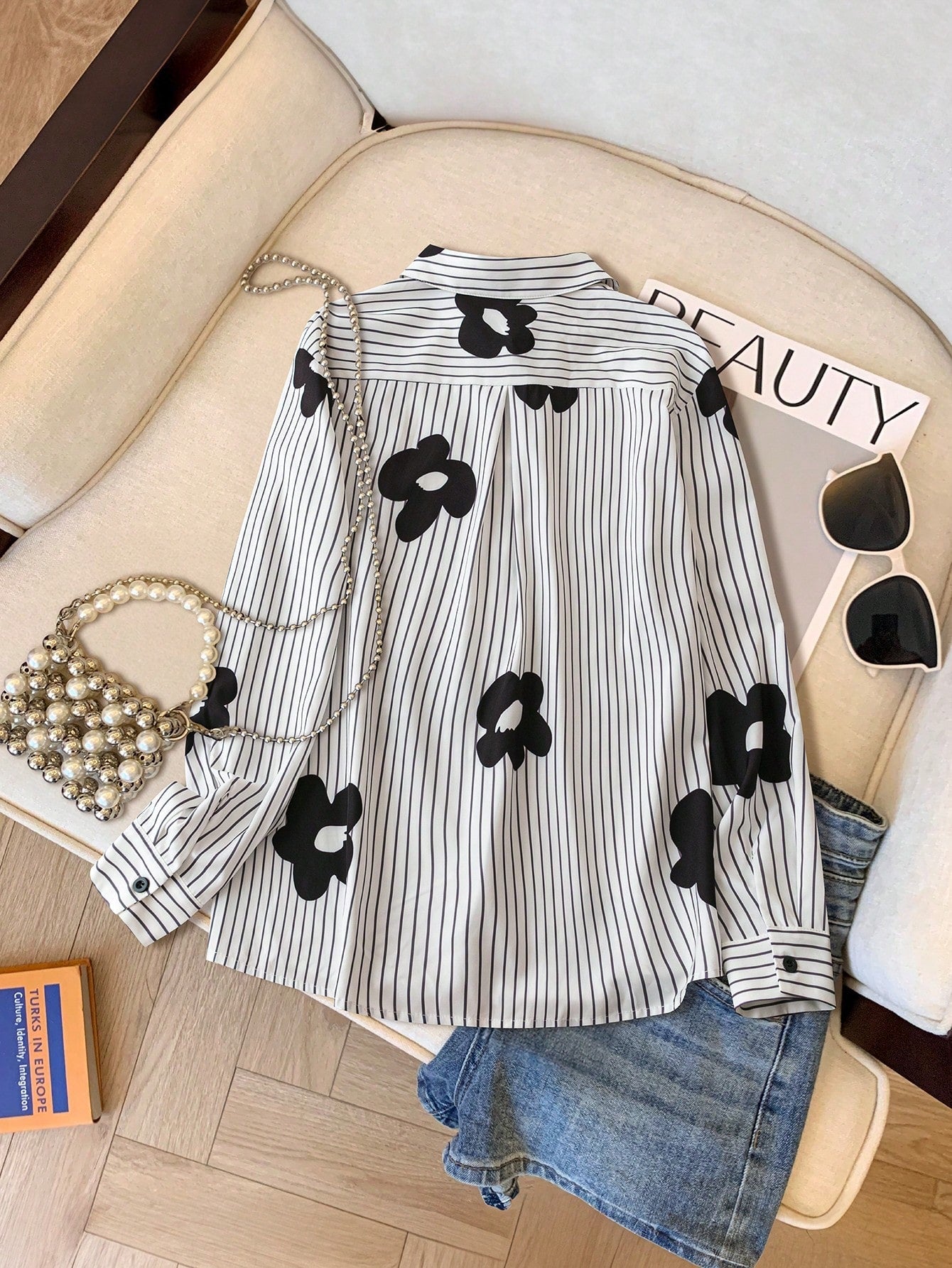 Camisa Listrada Com Flores