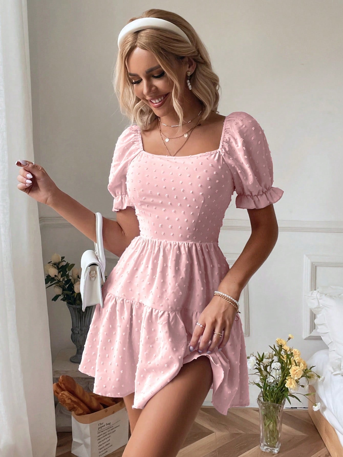 Vestido de Bolinhas com Babado