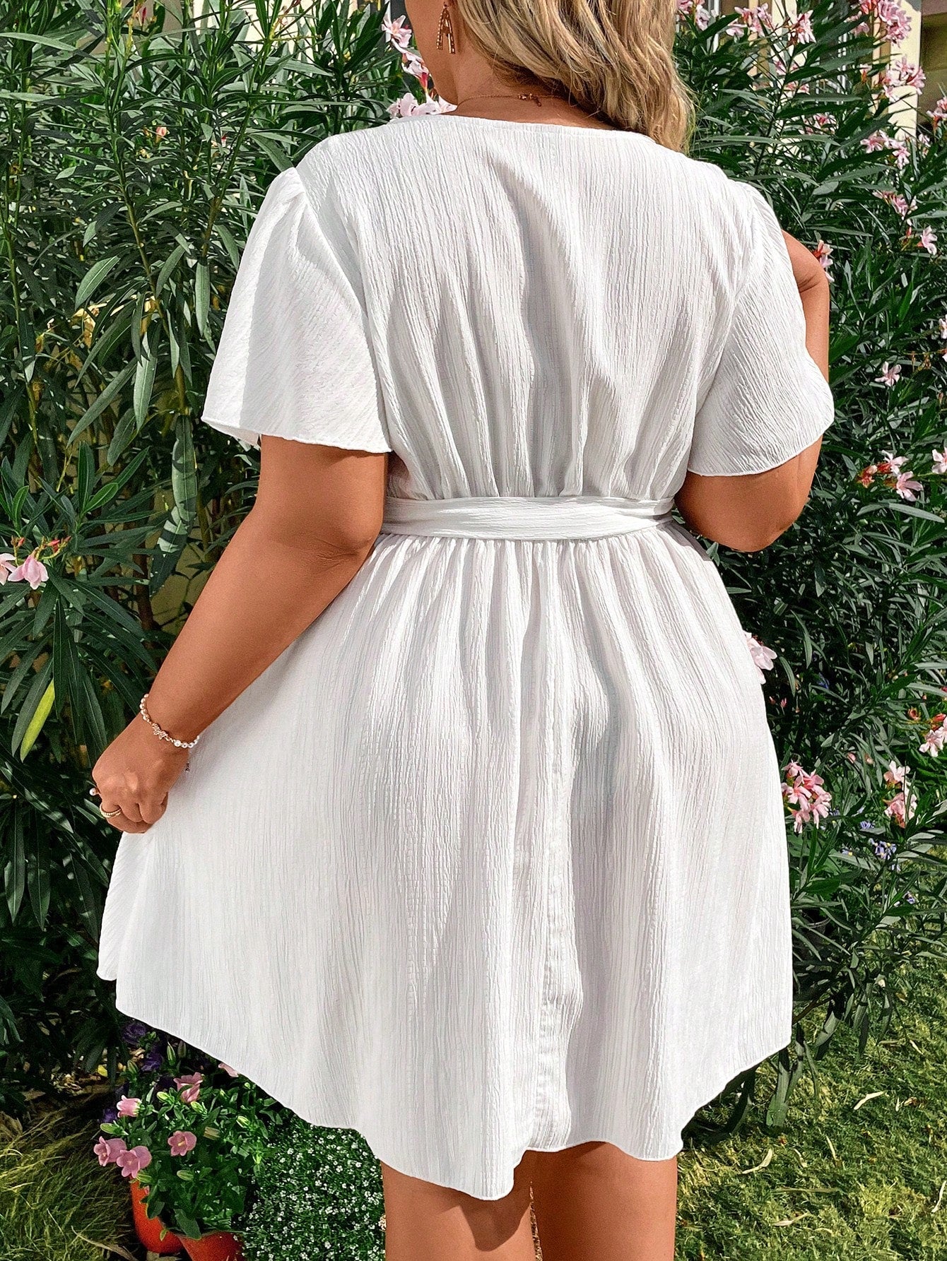 Vestido Plus Size Casual, Bainha com Babado e Manga Esvoaçant