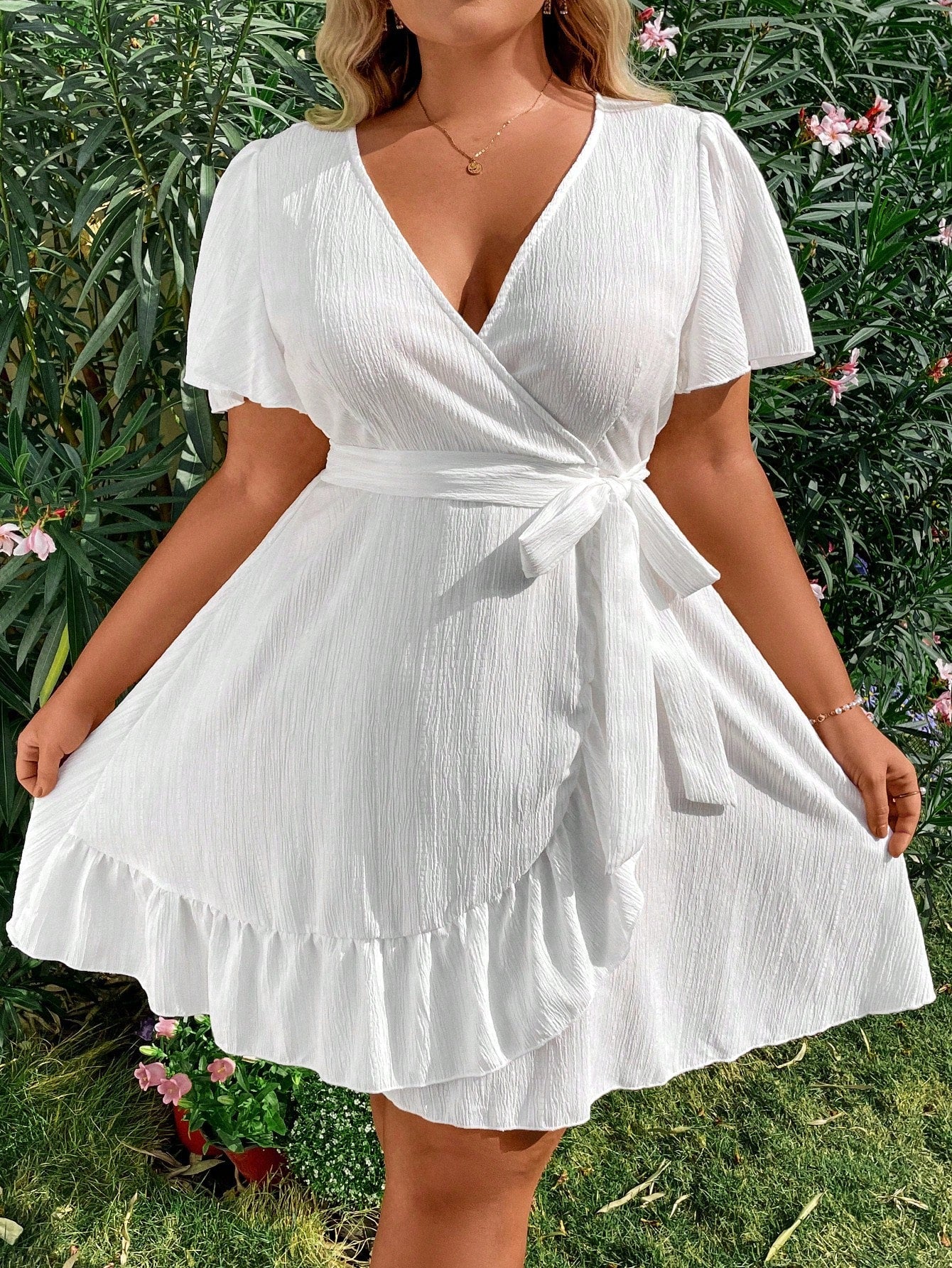 Vestido Plus Size Casual, Bainha com Babado e Manga Esvoaçant