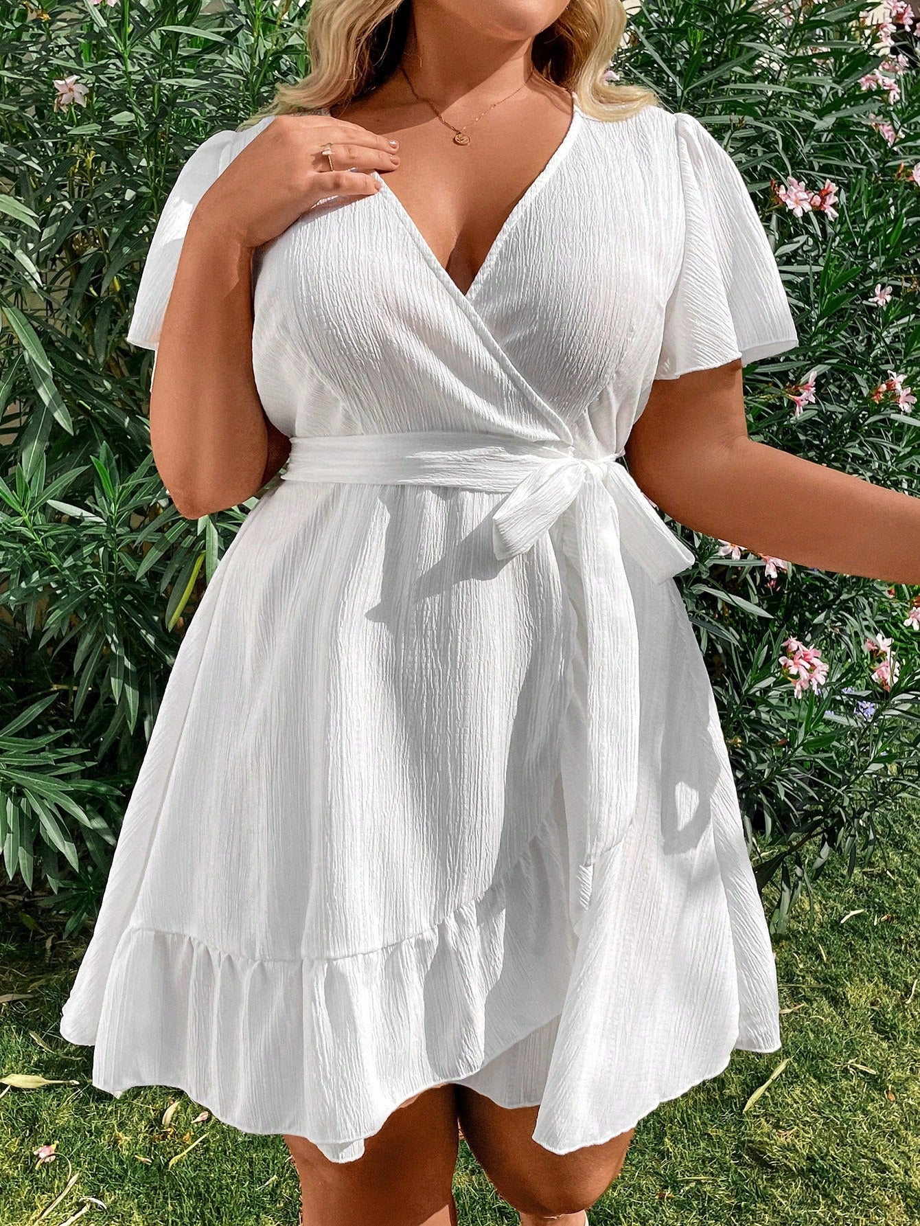 Vestido Plus Size Casual, Bainha com Babado e Manga Esvoaçant