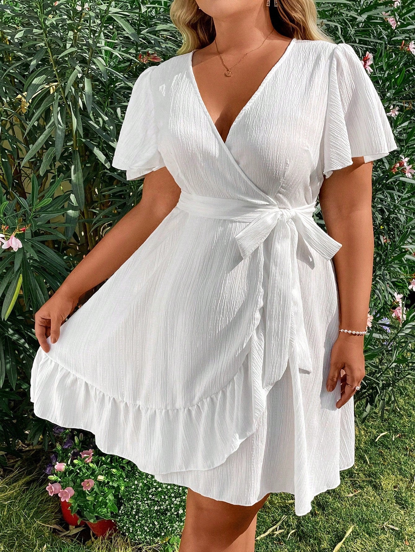 Vestido Plus Size Casual, Bainha com Babado e Manga Esvoaçant