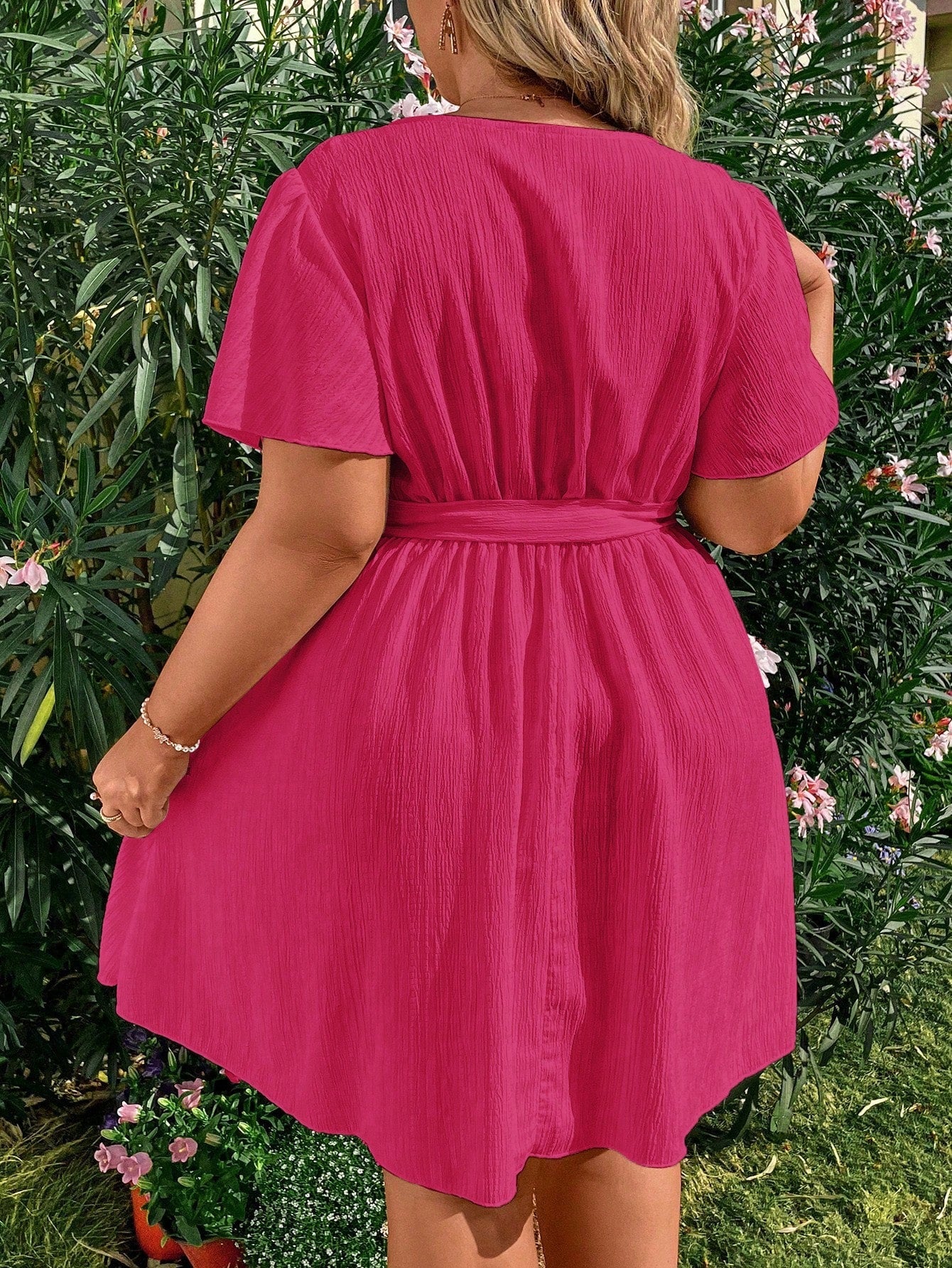 Vestido Plus Size Casual, Bainha com Babado e Manga Esvoaçant