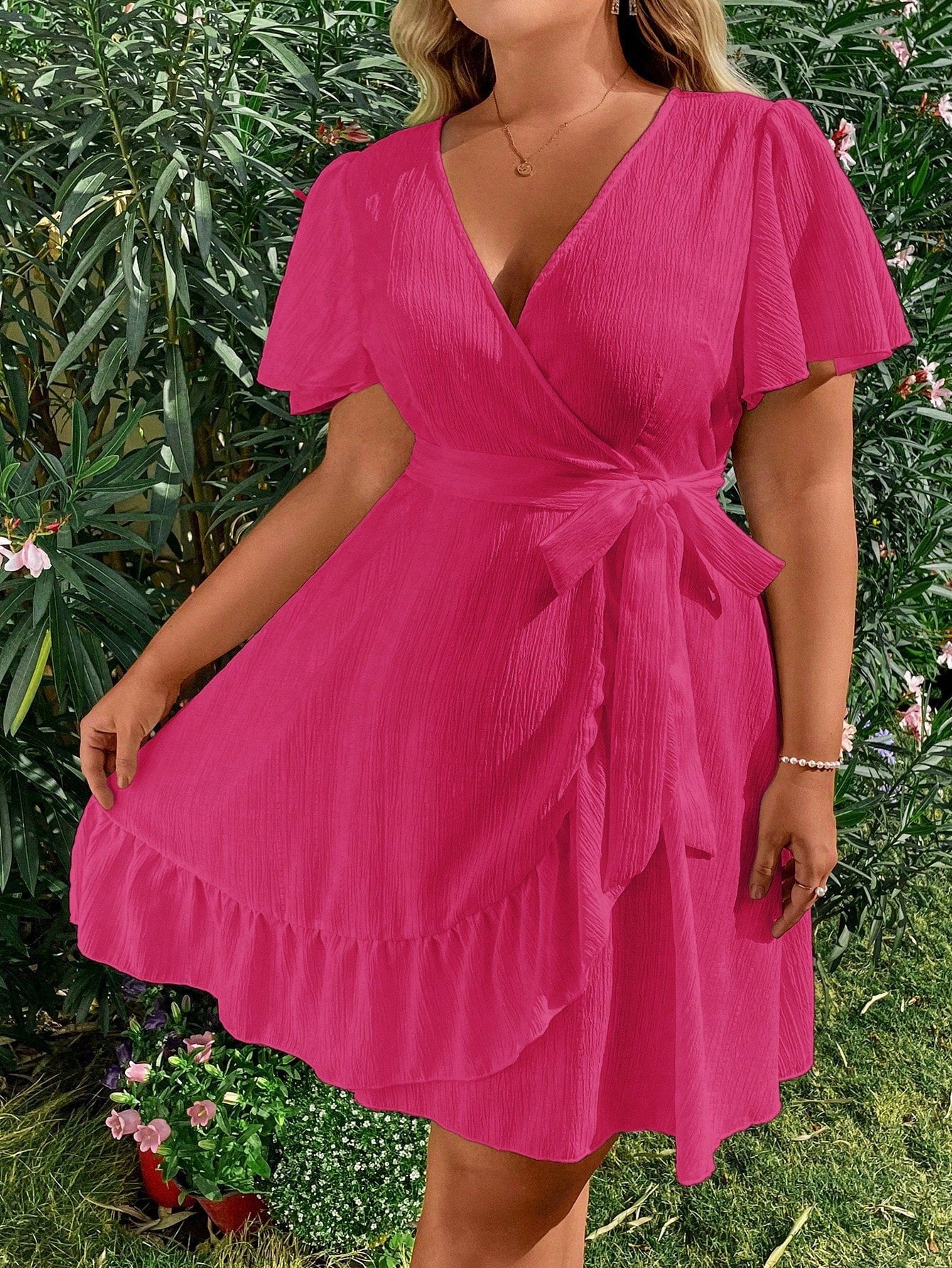 Vestido Plus Size Casual, Bainha com Babado e Manga Esvoaçant