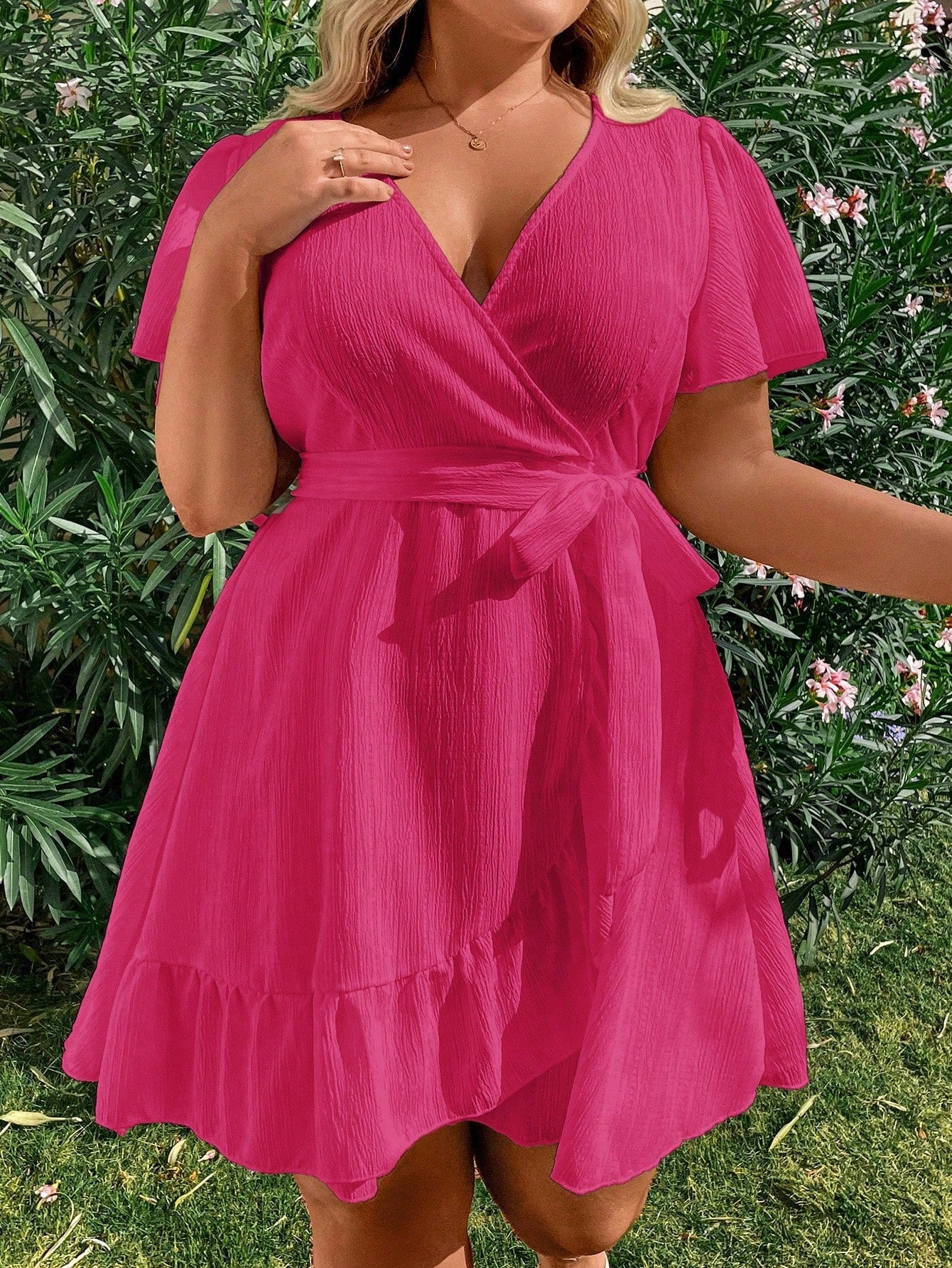 Vestido Plus Size Casual, Bainha com Babado e Manga Esvoaçant