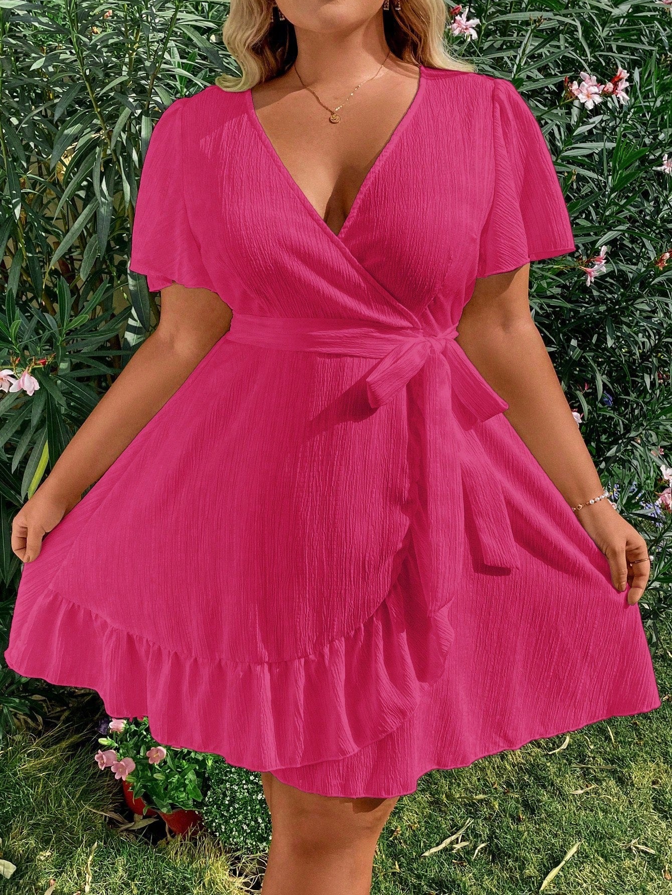 Vestido Plus Size Casual, Bainha com Babado e Manga Esvoaçant