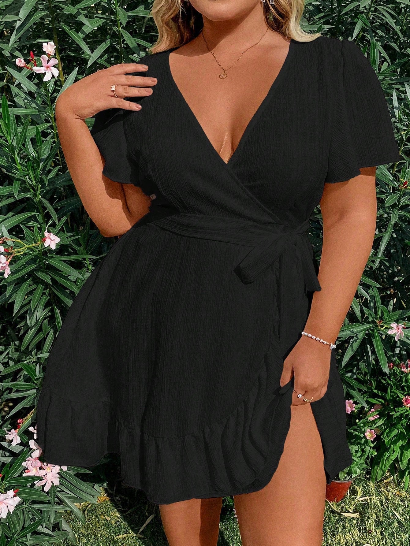 Vestido Plus Size Casual, Bainha com Babado e Manga Esvoaçant