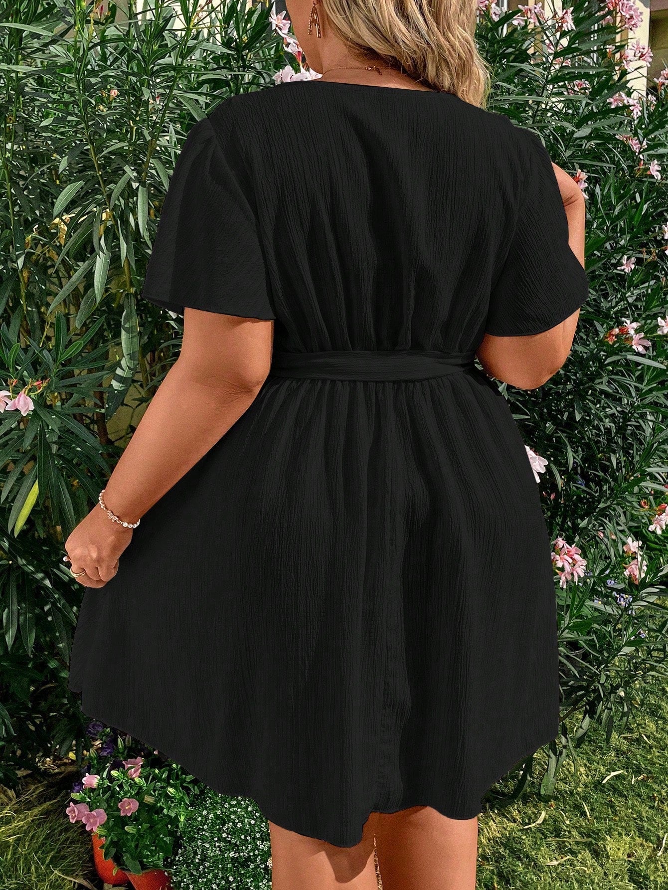 Vestido Plus Size Casual, Bainha com Babado e Manga Esvoaçant