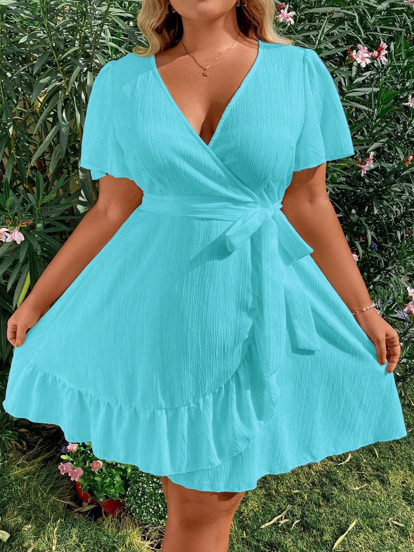 Vestido Plus Size Casual, Bainha com Babado e Manga Esvoaçant