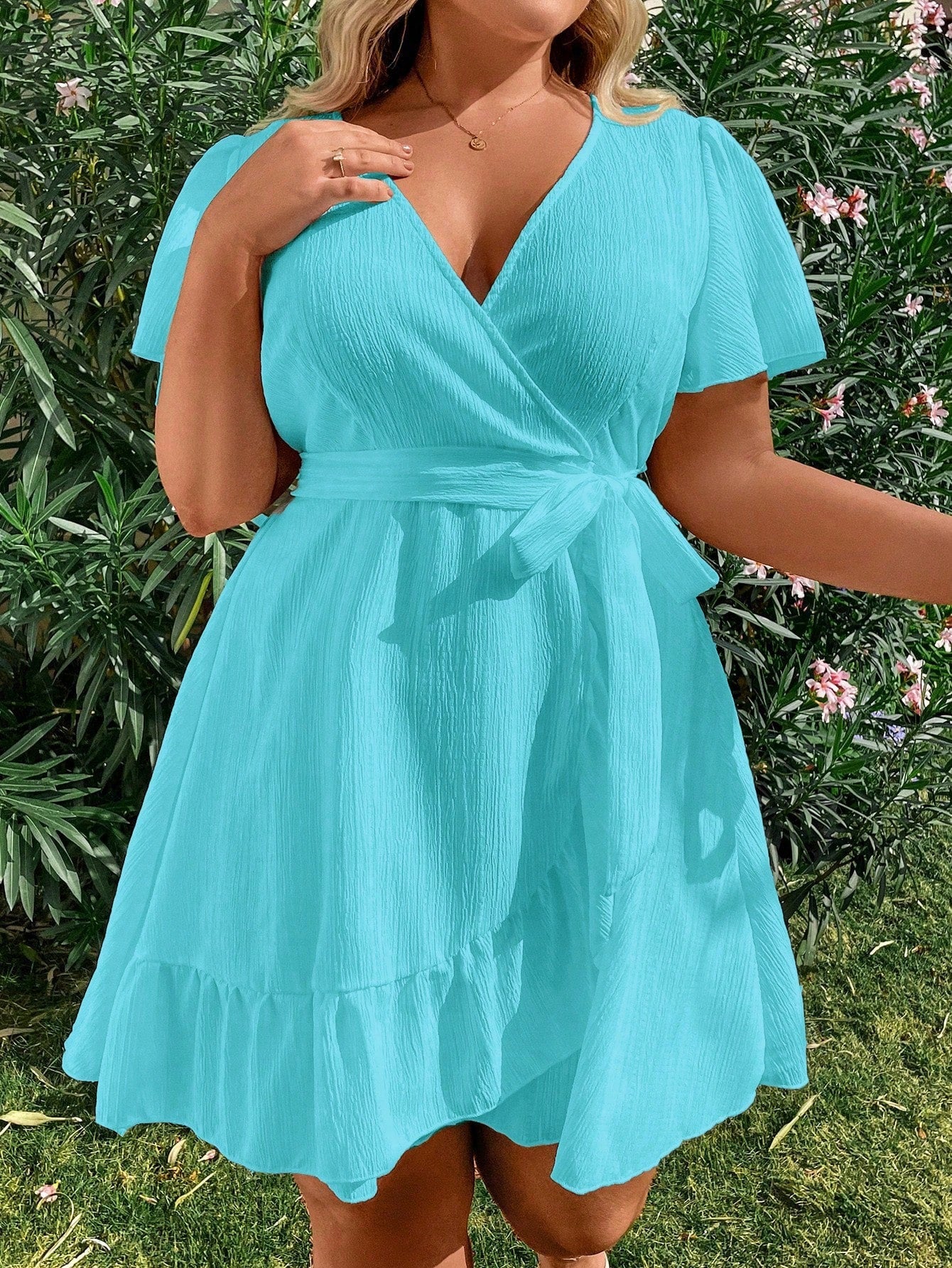 Vestido Plus Size Casual, Bainha com Babado e Manga Esvoaçant