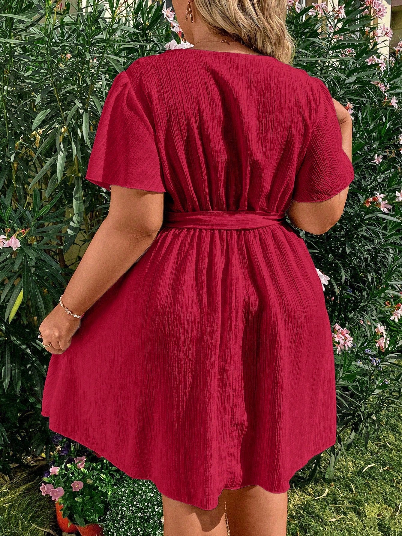 Vestido Plus Size Casual, Bainha com Babado e Manga Esvoaçant