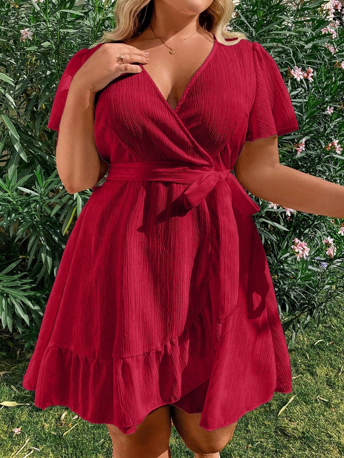 Vestido Plus Size Casual, Bainha com Babado e Manga Esvoaçant