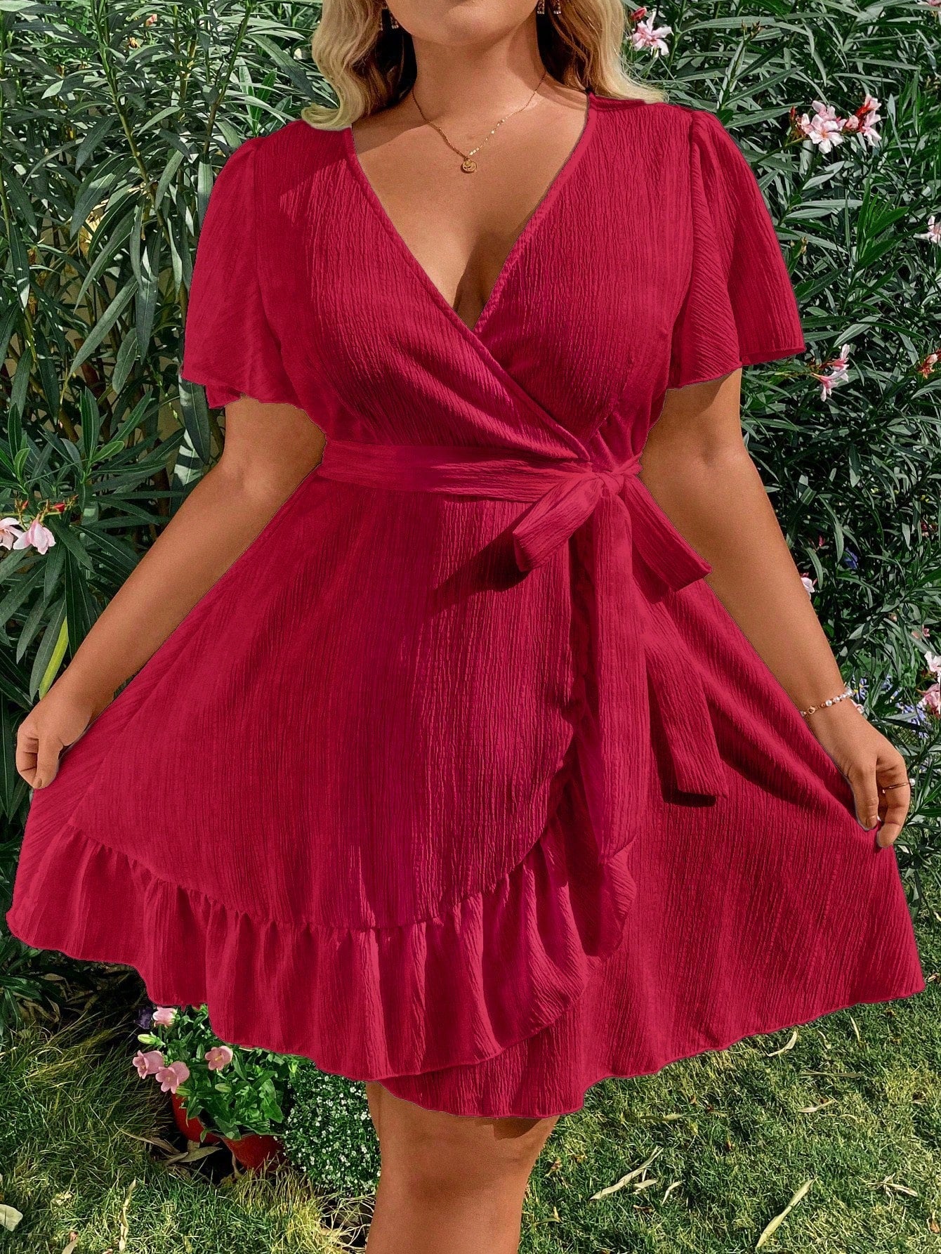 Vestido Plus Size Casual, Bainha com Babado e Manga Esvoaçant