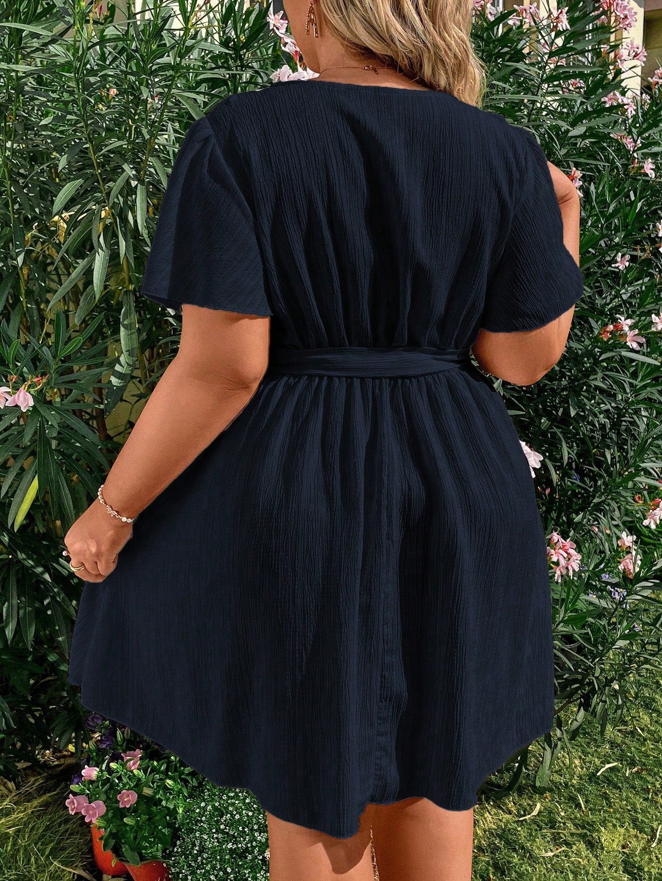 Vestido Plus Size Casual, Bainha com Babado e Manga Esvoaçant