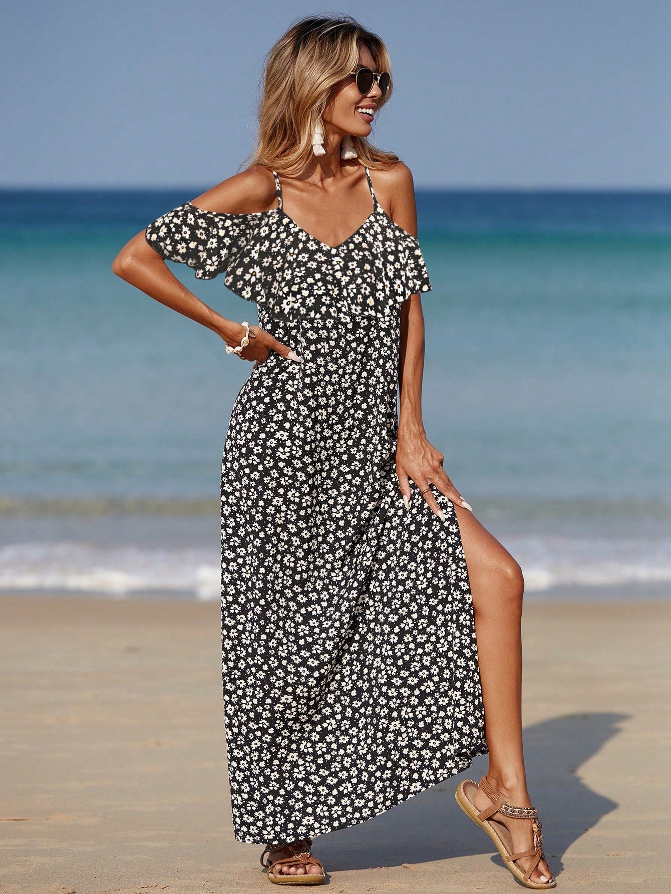 Vestido Longo Ombro à Mostra com Fenda e Estampa Floral