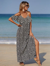 Vestido Longo Ombro à Mostra com Fenda e Estampa Floral