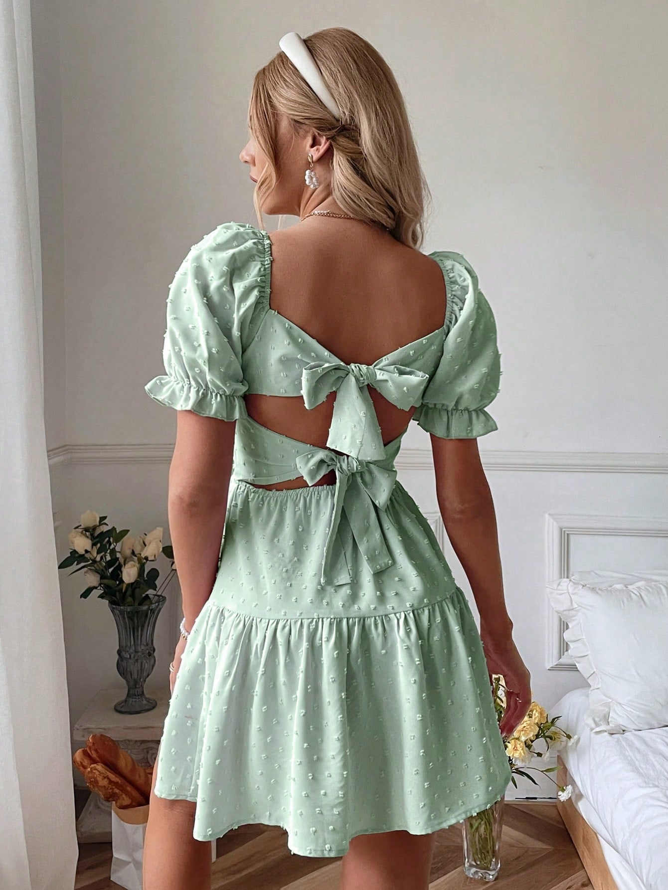 Vestido de Bolinhas com Babado