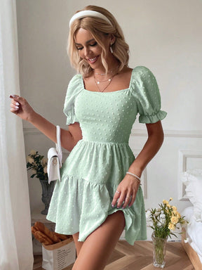 Vestido de Bolinhas com Babado