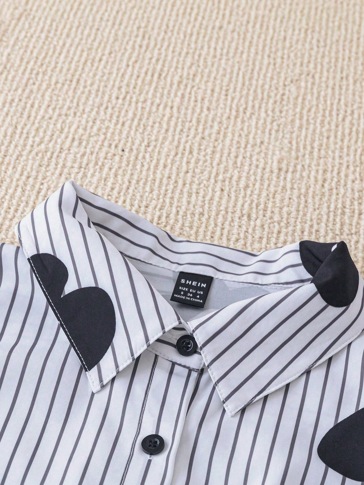 Camisa Listrada Com Flores