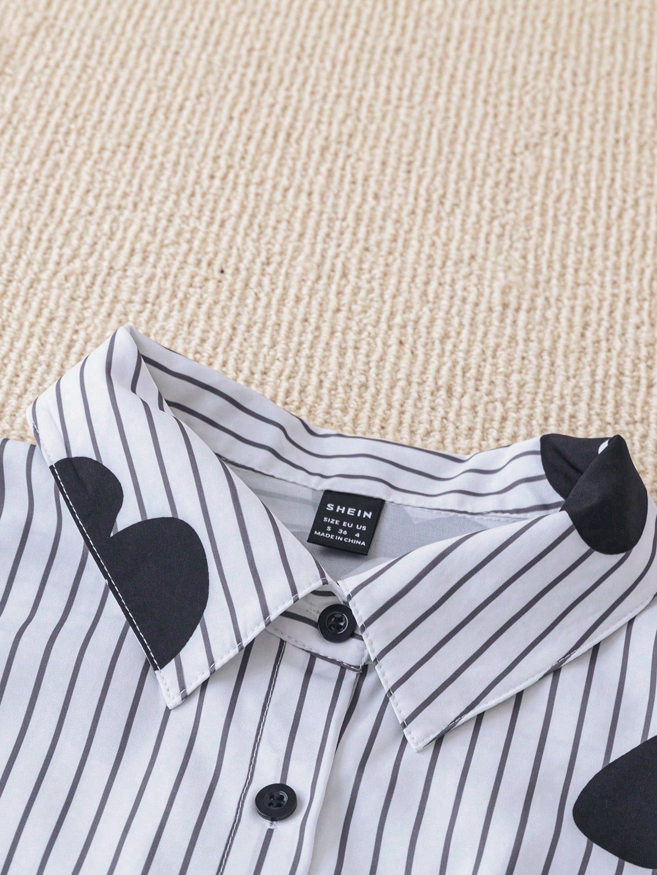 Camisa Listrada Com Flores