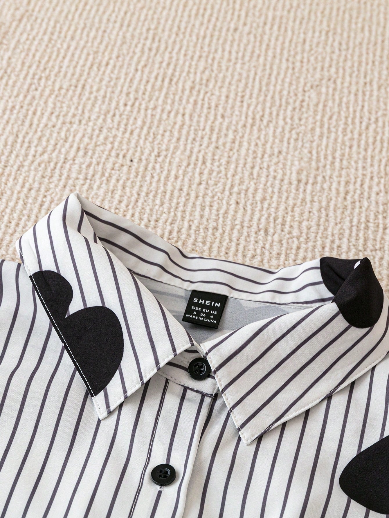 Camisa Listrada Com Flores