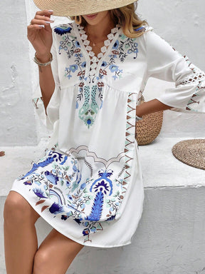 Vestido com Bainha de Renda e Estampa Elegante