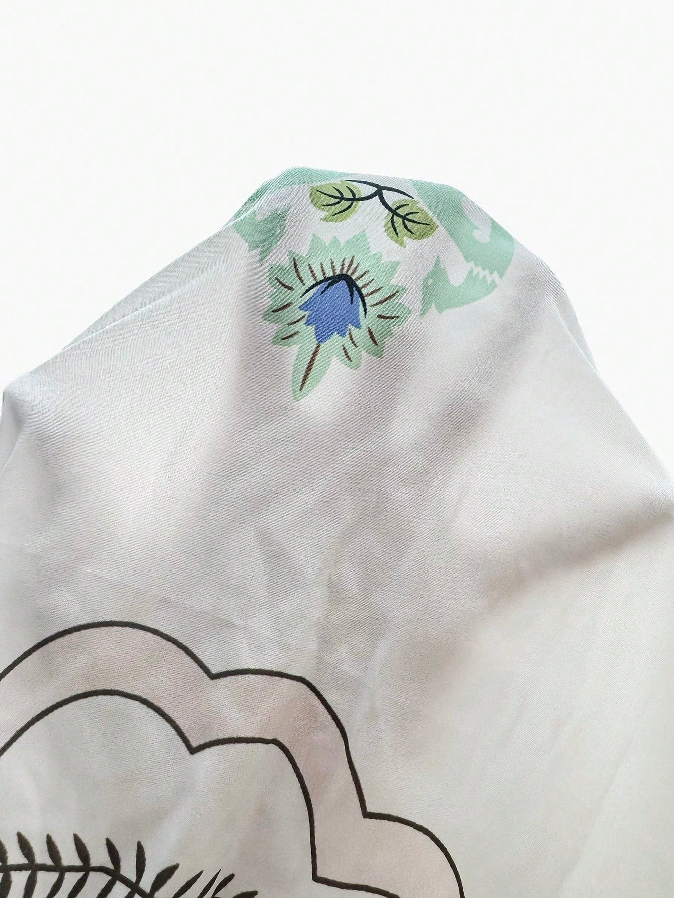 Vestido com Bainha de Renda e Estampa Elegante