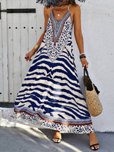 Vestido Halter Estampado e Costas Abertas