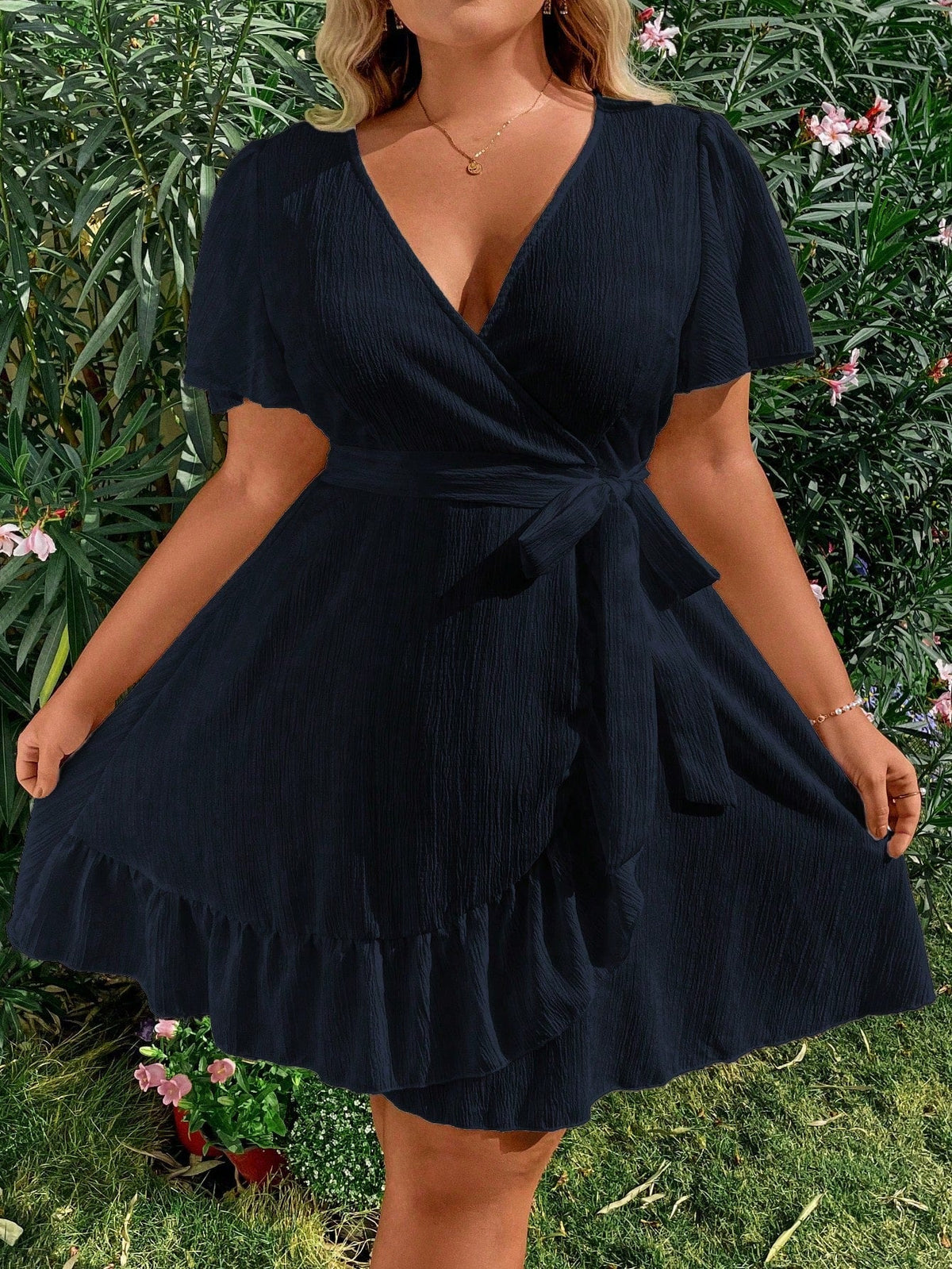 Vestido Plus Size Casual, Bainha com Babado e Manga Esvoaçant